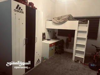  1 سرير ايكيا مع مكتب بدون فرشة