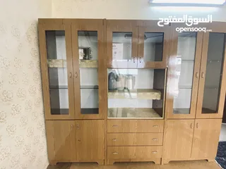  2 بوفيه لآتية فرومايكة حالة الوكالة للبيع 3 قطع  رقم الهاتف