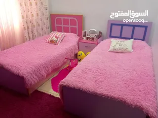  1 غرفة نوم اطفال مع السجادة