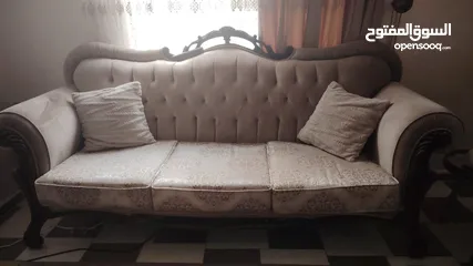  2 طقم كنب للبيع سبع مقاعد ب300قابل للتفاوض