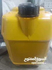  1 للمعنيين يتوفر  لدينا 8 تنكات من زيت عارورة  السعر 500 السعر قابل للنقاش