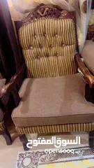  8 للبيع طقم كنب وطاوله سفره خشب لاتيه