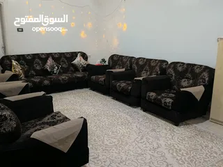  3 طقمين كنب جلوس بتصميم جديد وألوان جديدة وترندي مستعمل بحالة الجديد ممتاز ومريح للجلوس