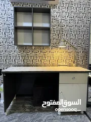  1 مكتبة مع رفوف للبيع