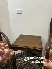  7 طقم كنب 5 كراسي بحاله ممتازه مع طقم طاولات