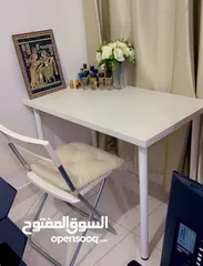  1 طاولة بكرسي