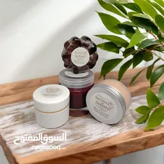  1 مستحضرات تجميل (سكراب للجسم-سكراب للقدمين-كريم مرطب-صابون من مواد طبيعيه -ليفه).من ecrets of scents