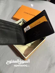  9 محفظة كوبي ماستر LVللبيع مع البكج تعبها العلبة والحافضة القماش فقط بسعر جيد جدا لون اسود