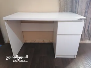  3 مكتب ابيض اقرأ الاعلان جيدا