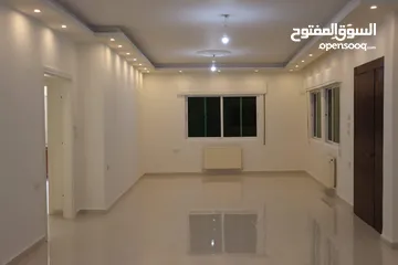  9 فيلا/بيت للبيع من ثلاث طوابق مساحة البناء 700متر مربع مساحة الارض600م2