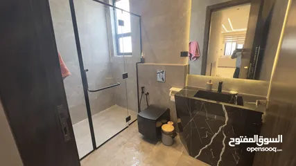  15 فيلا فاخرة مميزة للبيع ضاحية الامير علي موقع مميز وقريب من الخدمات 750 م بناء