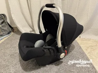  4 كوت وكرسي سيارة للبيبي نوع kidilo بحالة ممتازة