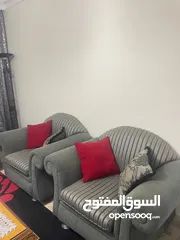  1 طقمين كنب مع سجاد وبرادي للبيع بسعر مغري قابل للتفاوض