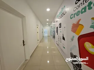  11 مكتب 135م جاهز للإيجار في منطقة حيوية ما بين الدوار الرابع و الشميساني و العبدلي