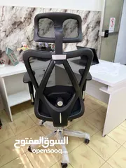  12 إذا دوامك طويل أو شغلك على المكتب كثير،وفرنالك تشكيلة كراسي مدير مع مسند رقبة باسعار مميزة