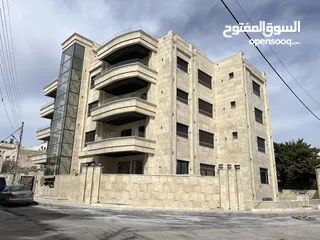  26 من المالك شقة جديدة بتشطيب ملوكي في قرية النخيل طابق ارضي مع ترس