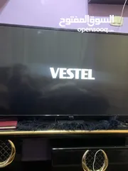  1 شاشه VESTEL مع الطاوله للبيع