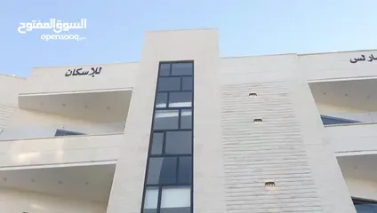  23 للبيع شقة ارضية  مع تراس مستقل  البنيات الجنوبي 140 متر