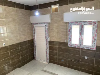 9 شقة اللبيع في حي السلام خلف شيل بوكر تتكون من غرفتين صاله حمام مطبخ وبلكوني دور رابع