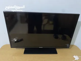  1 شاشتين 32 بوصه ال جي وسامسونج مش سمارت ما فيهم اي مشكله بحالة الوكاله