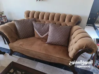  3 طقم صالون فاخر 9 مقاعد و ليس 7 محلي بحالة ممتازة جدا للبيع