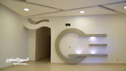  1 شقة مميزة في مبنى فخم في اجمل مناطق خلدا
