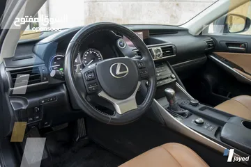  15 Lexus IS300H 2018 - للبيع