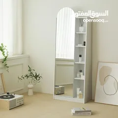  5 مرآة بطول كامل لطلّتك اليومية  تحتوي على 4 رفوف جانبية مخفية خلف دفة المرايا – لتنظيم مستلزماتكم