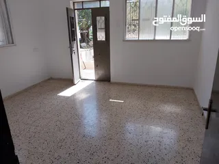  8 شقه سكنيه في بيرزيت