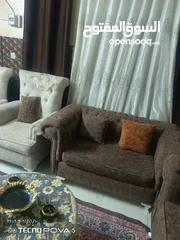  1 طقم كنب بني وبيج مخمل – حالة ممتازة واستعمال خفيف