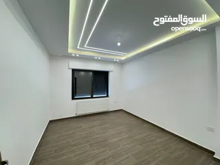  9 شقة لقطة للبيع شبه أرضي شارع المطار النخيل  شبه ارضي مساحة 183م وترس خارجي 170 م ومسبح خاص وكراج خاص