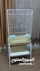  1 قفص كبير مع قاعده بفتح بابين نضيف للبيع