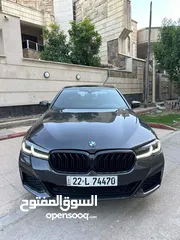  1 السيارة موجودة البرا مع امكانية الشحن...BMW 530i