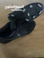  1 بوت كرة قدم