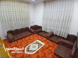  1 فراش مستخدم نهدي جميل ومريح