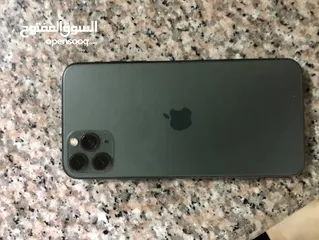  1 آيفون 11pro max التلفون نضيف جدا بس مغير بطاريه و الشاشه فيها شعر