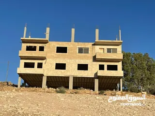  16 بناية مكونة من 6 شقق للبيع في زبدة فركوح بجانب مركز امن اربد الغربي