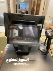  4 ستاندات ملابس تعليق بالإضافة إلى رفوف خشبية ( كامل ما يحتاجه محل الألبسة من معدات )