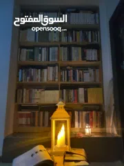  2 1000 كتاب تقريبا- ومكتبة تكاد تكون متكاملة في شتى أصناف المعرفة والعلوم...