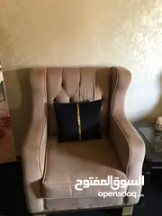  2 طقم كنب و شاشه و طاوله شاشه وطقم طربيزات