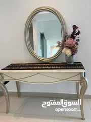  1 Modern Console Table with Oval Mirror