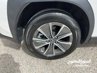  9 ليكزس UX300e كهربائية اعلى اضافات 2021