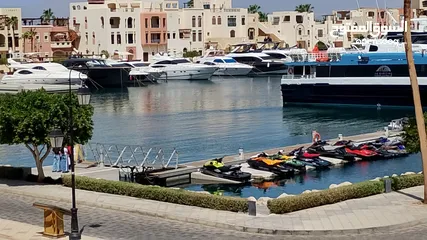  1 شاليهات للايجار اليومي والشهري والسنوي  متوفر بعدة احجام متوفر شاليهات غرفه وفر غرفتين ويوجد 3 واربع