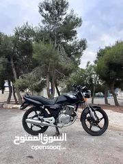  10 ( Suzuki en125  model 2022 ) بحالة الوكالة بسعر 1000 دينار