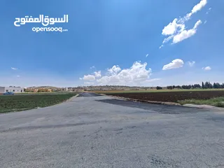  28 أرض مميزة للبيع بمساحة 500 م وبمحاذاة شارع مادبا الغربي - أراضي ناعور
