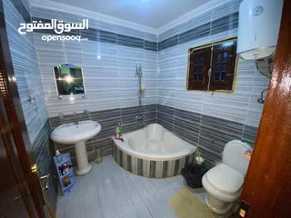  6 شقة للايجار في شارع متفرع من العروبة