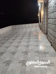  10 بيت جديد مكون من ثلاث طوابق مشطب غير مسكون مساحة 460 متر+70متر ترس بالقرب من شركة النزيه للبلاط