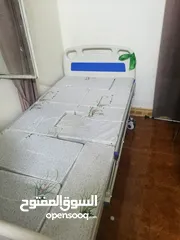  2 سرير مستشفى