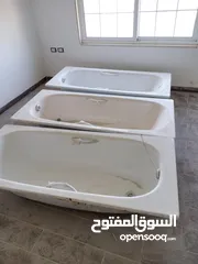  1 بانوهات حديد، مغاطس حمامات، من حديد صب، غير مستخدم نهائيا (راكب سابقا)، لون ابيض، عدد 3 فقط