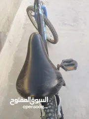  8 بسكلتين جنط 26وجنط20 شصي طويل استعمال 3اشهر